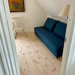 Charming Townhome Near And Square