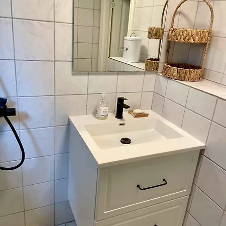 Semesterbostad Charming Townhome Near And Square