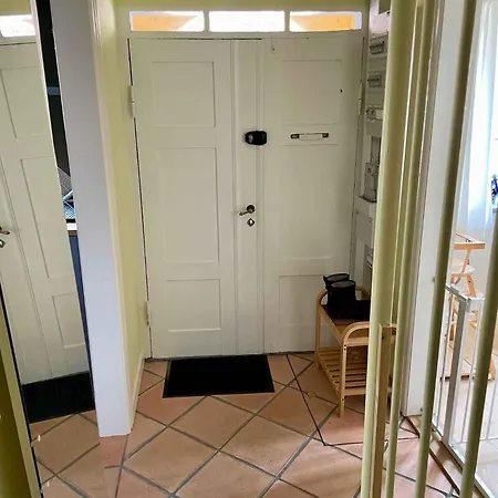 Semesterbostad Charming Townhome Near And Square