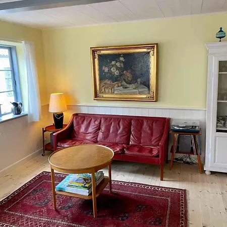Ferienhaus Charming Townhome Near And Square