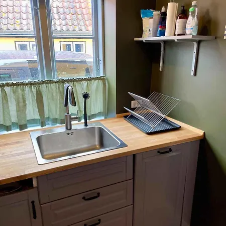 Charming Townhome Near And Square *