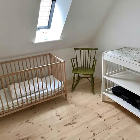 Charming Townhome Near And Square Nyaraló