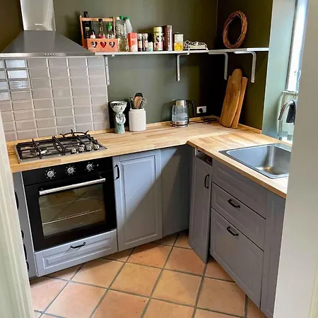 Charming Townhome Near And Square Nyaraló *