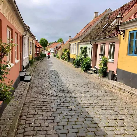 Charming Townhome Near And Square Semesterbostad Ærøskøbing