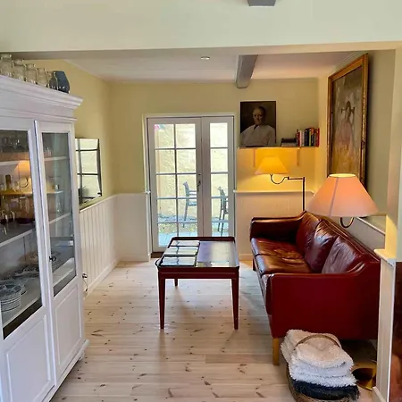 Nyaraló Charming Townhome Near And Square