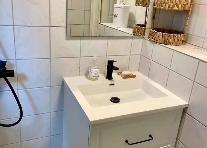 بيت للعطل Charming Townhome Near And Square