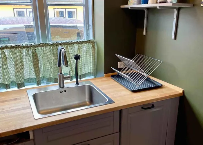 Charming Townhome Near And Square *