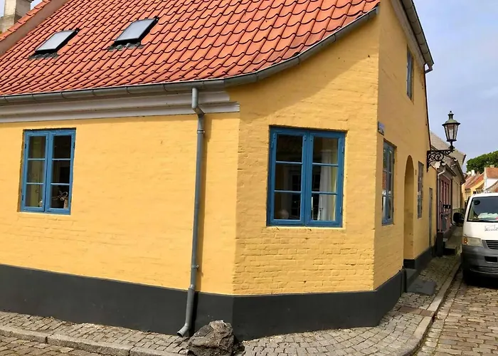 Charming Townhome Near And Square بيت للعطل