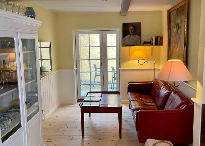 بيت للعطل Charming Townhome Near And Square